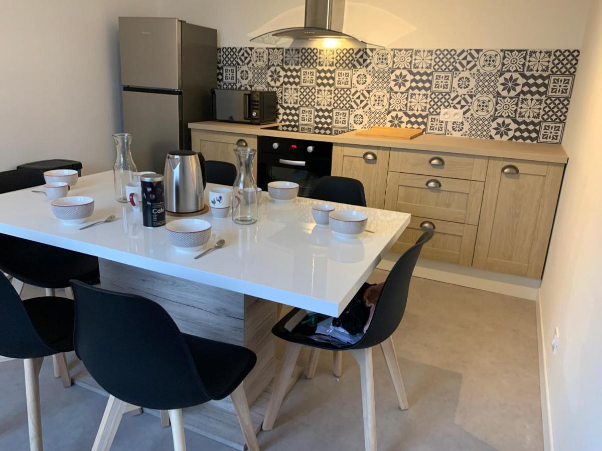 Le Famillial , 2 Doubles Lits Faits Et Serviettes De Toilette Fournies Avec Parking Prive Gratuit Netflix, Disponible Apartamento Dieppe